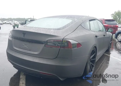 2013 Tesla Model S из США, поврежденный, VIN 5YJSA1DN4DFP09961